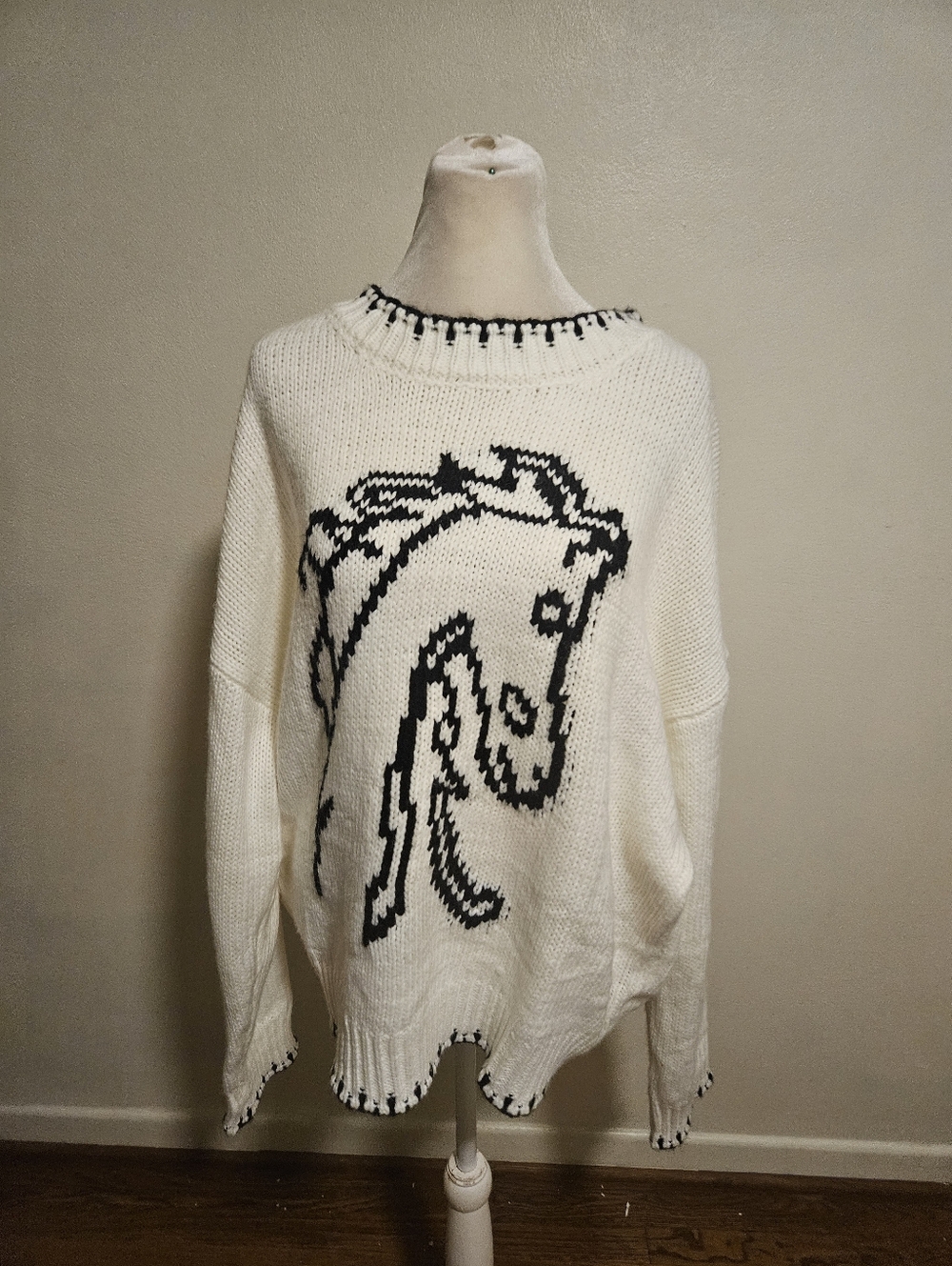 sweet generis horse sweater black and white Large